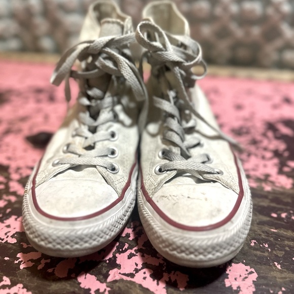 CONVERSE White Hi top chucks Sz 8.5 - Well Loved - Picture 4 of 8